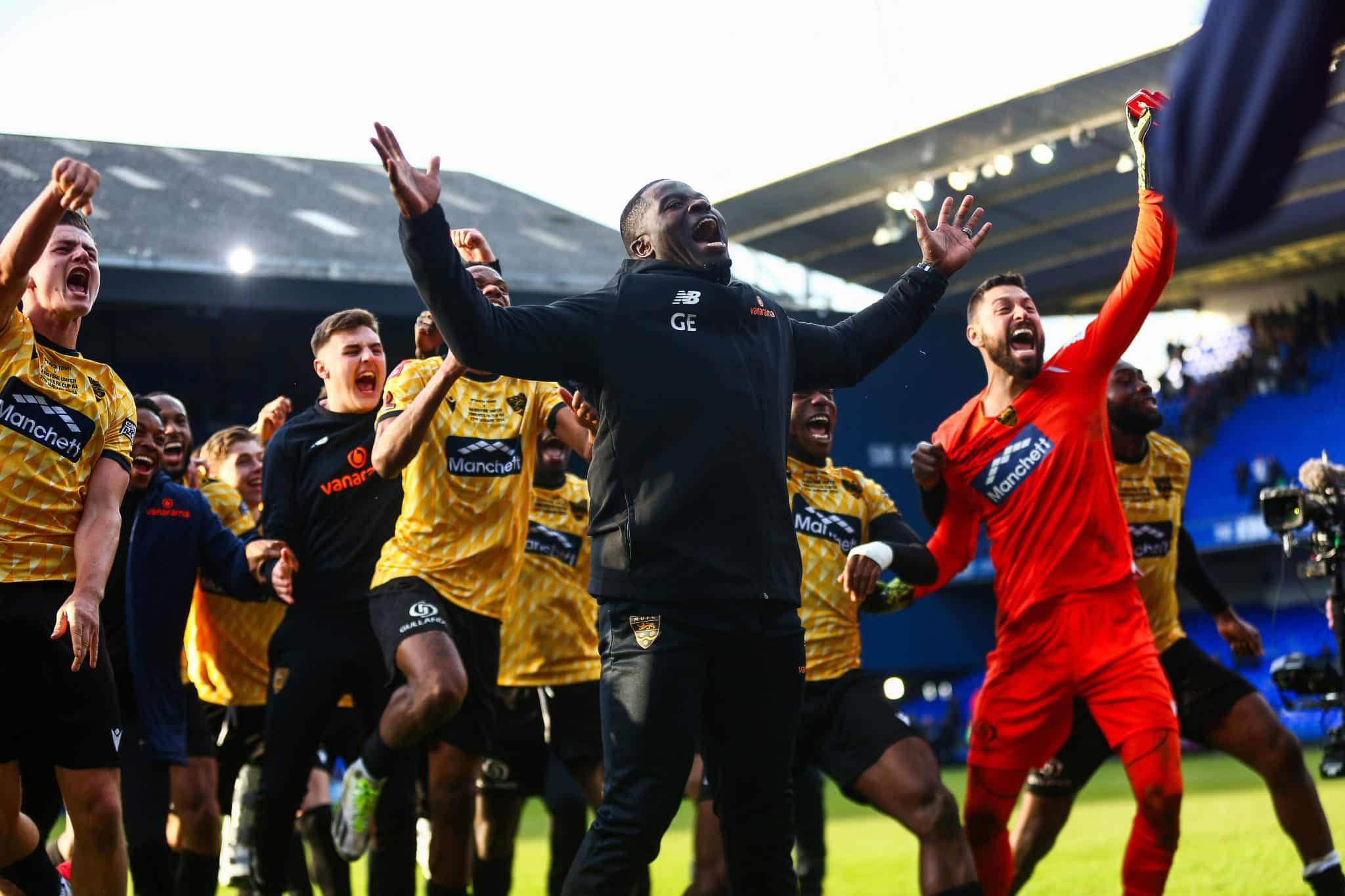 Goleiro brasileiro vira her&oacute;i e time amador faz hist&oacute;ria ao eliminar Ipswich na Copa da Inglaterra