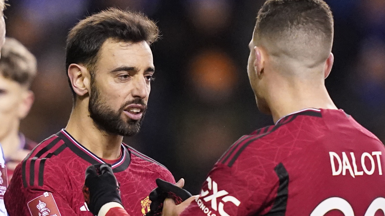 Manchester United brinca em perder gols, mas consegue bater o Wigan na Copa da Inglaterra