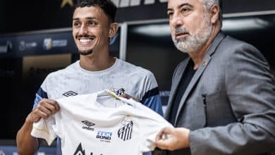 Apresentado, Diego Pituca n&atilde;o foge de suas responsabilidades no Santos e recebe at&eacute; homenagem