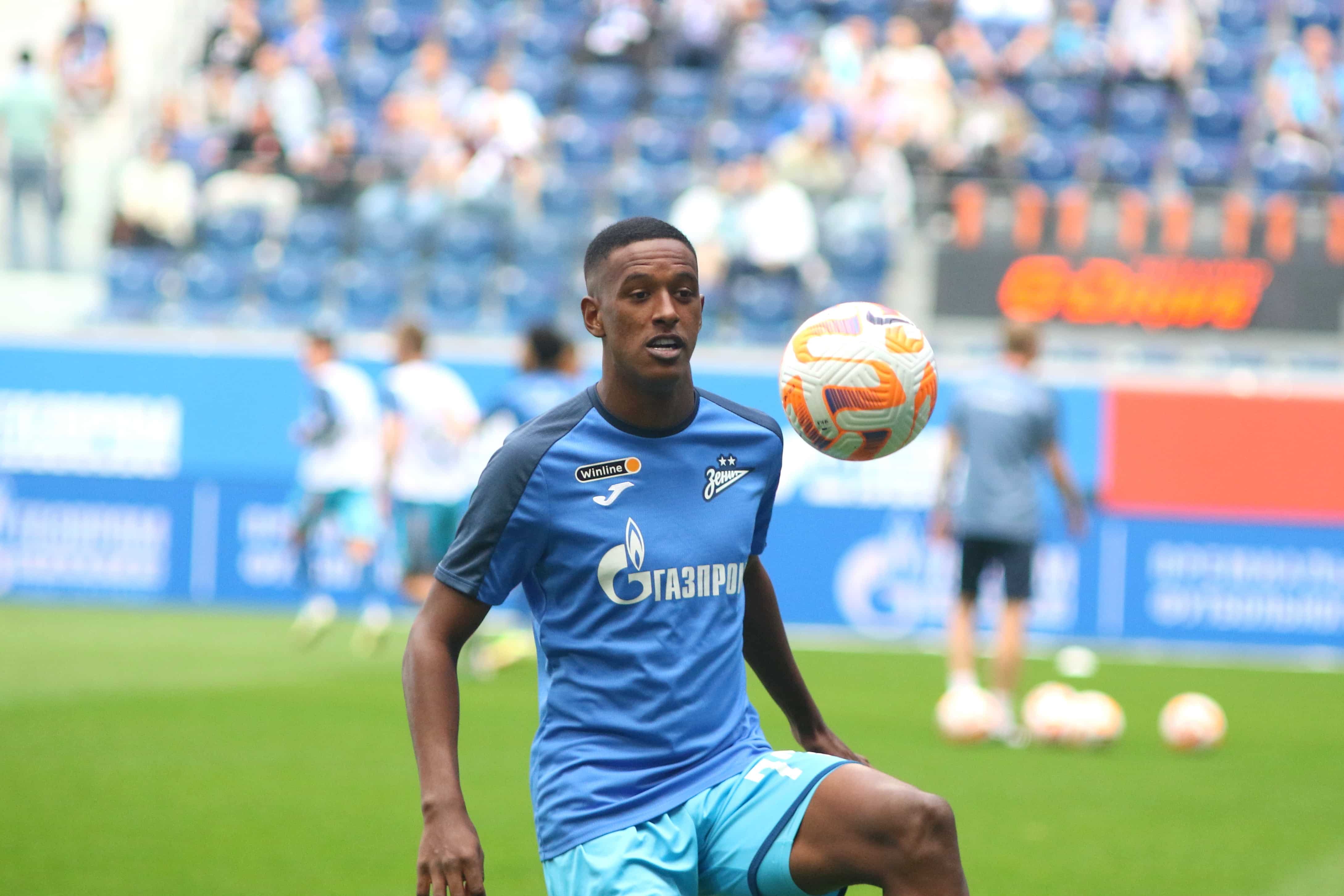 O Internacional conseguiu o melhor neg&oacute;cio poss&iacute;vel por Robert Renan, e ganha val&ecirc;ncias importantes com o promissor zagueiro