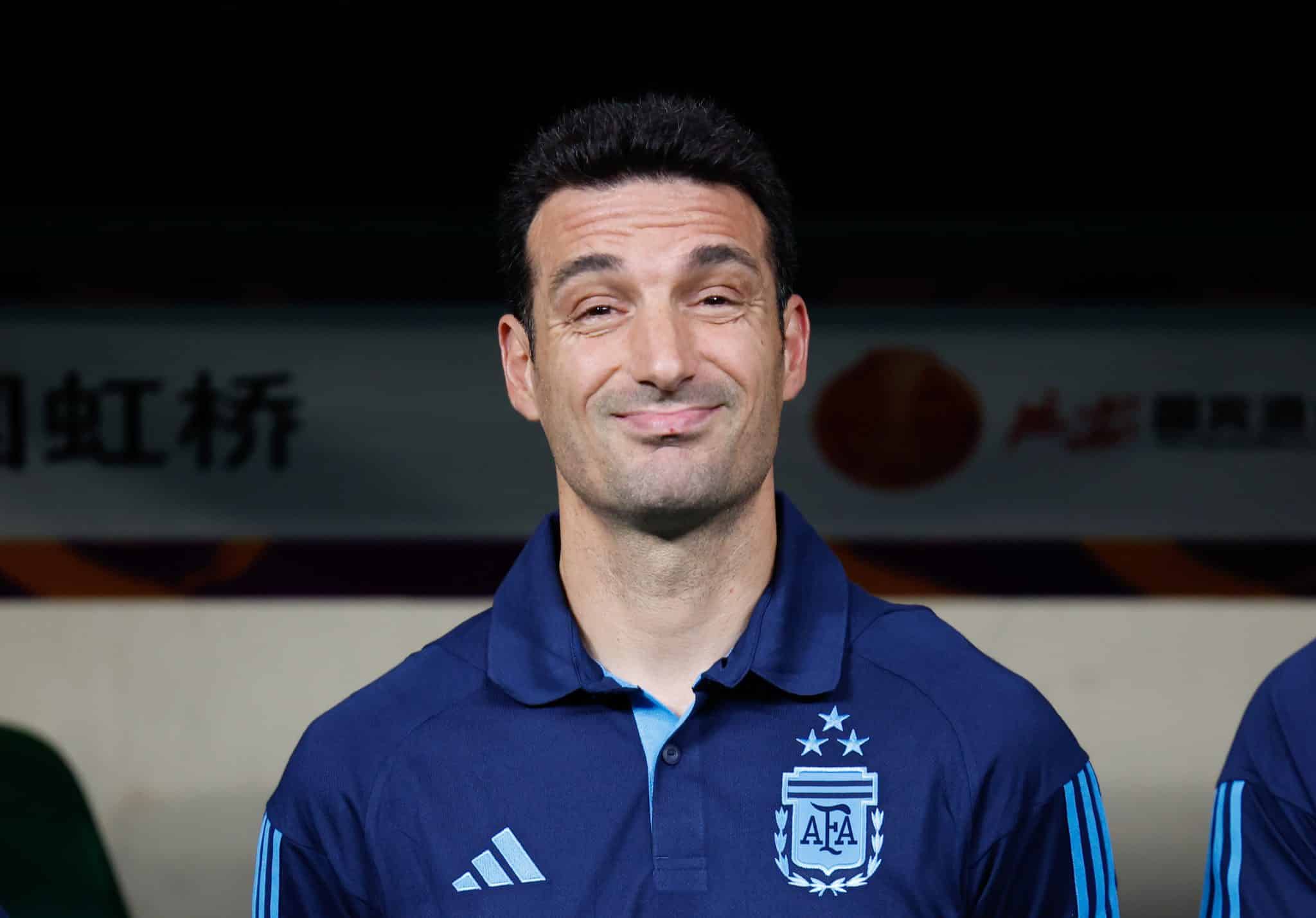 O &lsquo;teatrinho&rsquo; de Scaloni chegou ao fim e ele pr&oacute;prio bancou sua perman&ecirc;ncia na Sele&ccedil;&atilde;o Argentina