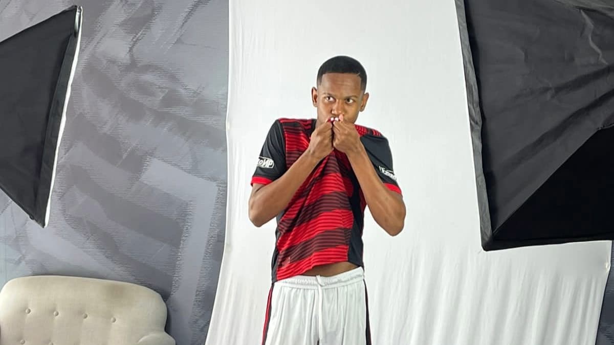 Carioca, insinuante e &lsquo;macarr&atilde;o&rsquo;: conhe&ccedil;a Wallace Yan, destaque do Flamengo na Copinha