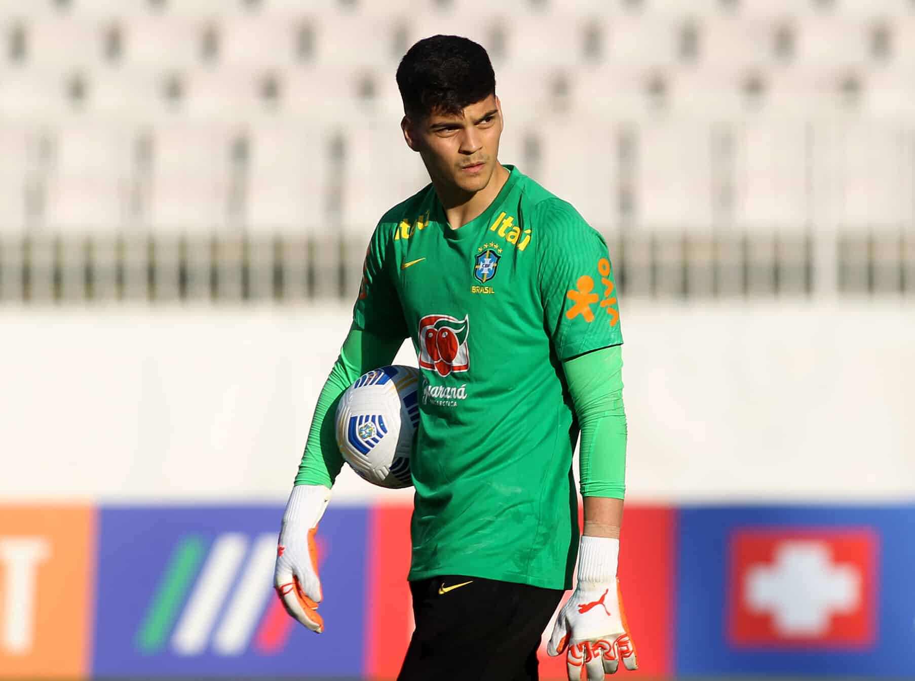 Com pagamento de valor simb&oacute;lico, Santos sacramenta a compra do goleiro Gabriel Braz&atilde;o