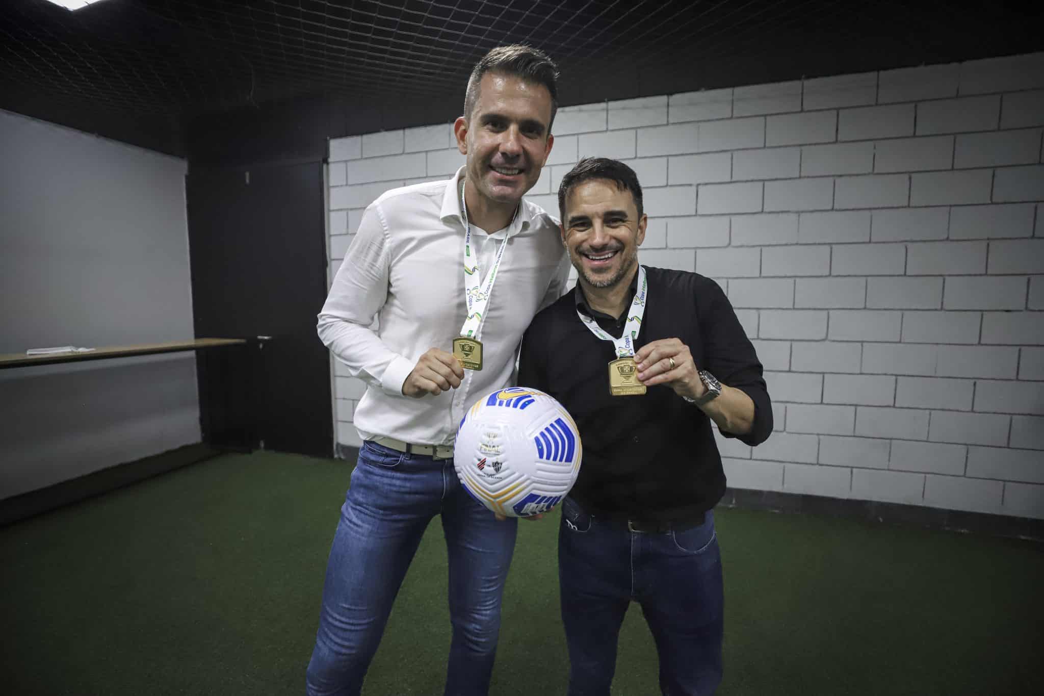 Rodrigo Caetano de sa&iacute;da e Victor assumindo? Esse parece ser o caminho do Atl&eacute;tico-MG