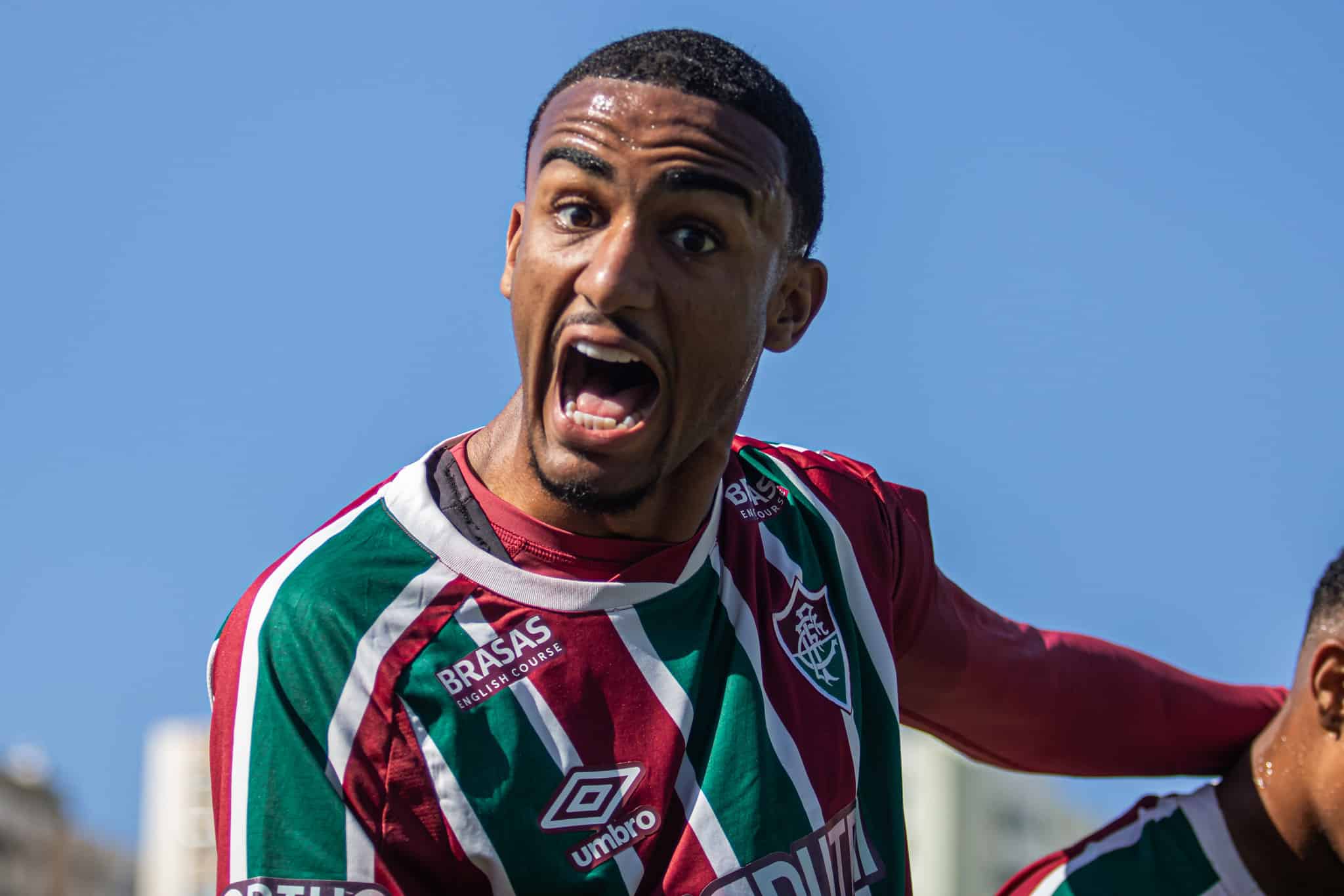 Fluminense busca zagueiro canhoto no mercado, mas tem op&ccedil;&otilde;es em Xer&eacute;m