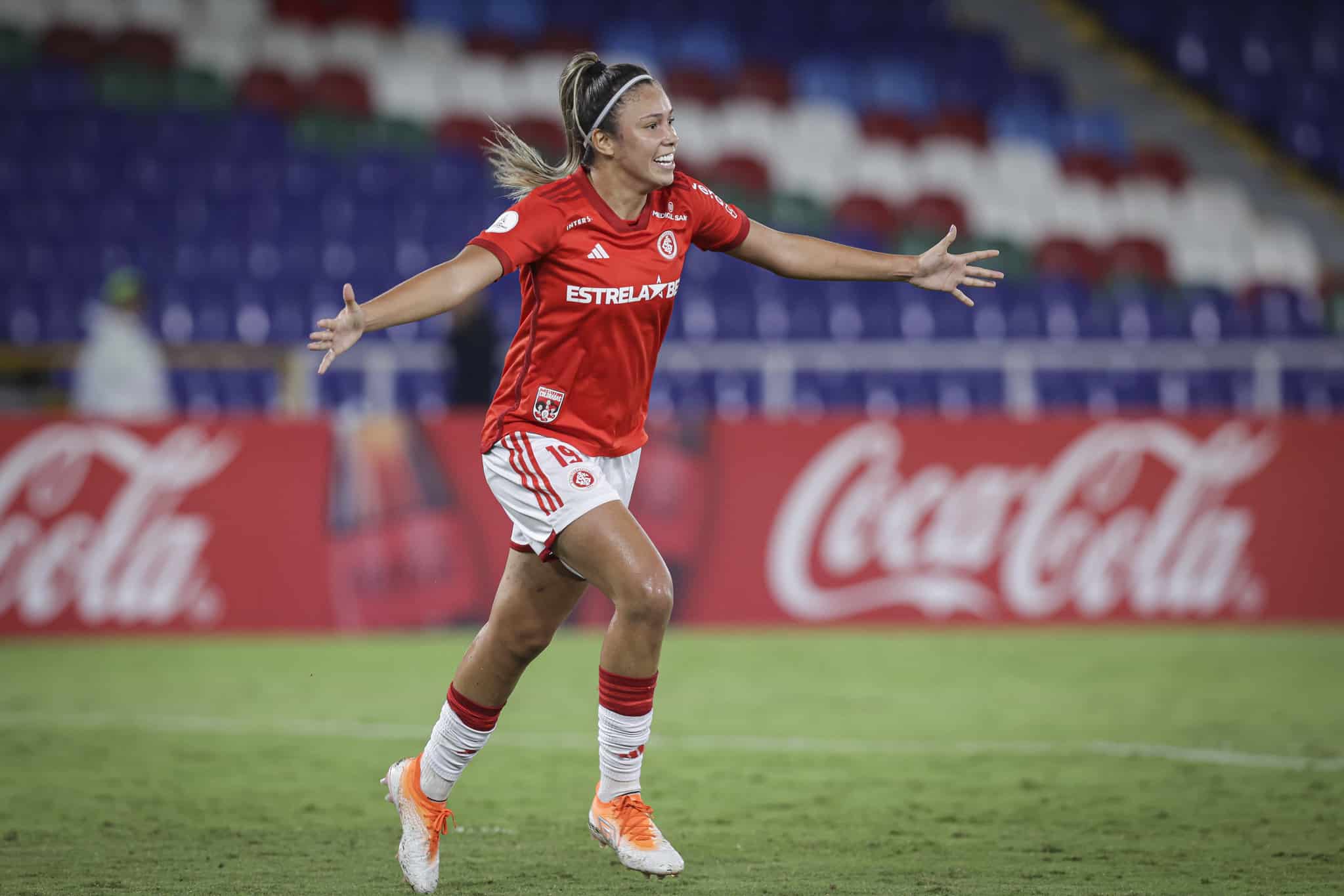 &lsquo;Rainha da Am&eacute;rica&rsquo; aos 19 anos, Priscila brilha na Sele&ccedil;&atilde;o e se firma como refer&ecirc;ncia no Internacional