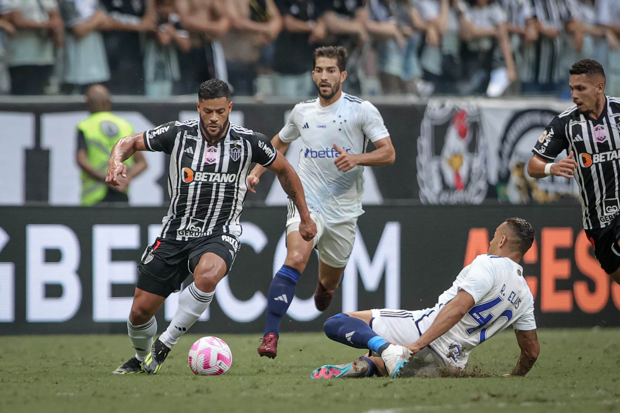 Mais do que tr&ecirc;s pontos, cl&aacute;ssico contra o Cruzeiro &eacute; quest&atilde;o de honra e resposta do Atl&eacute;tico-MG