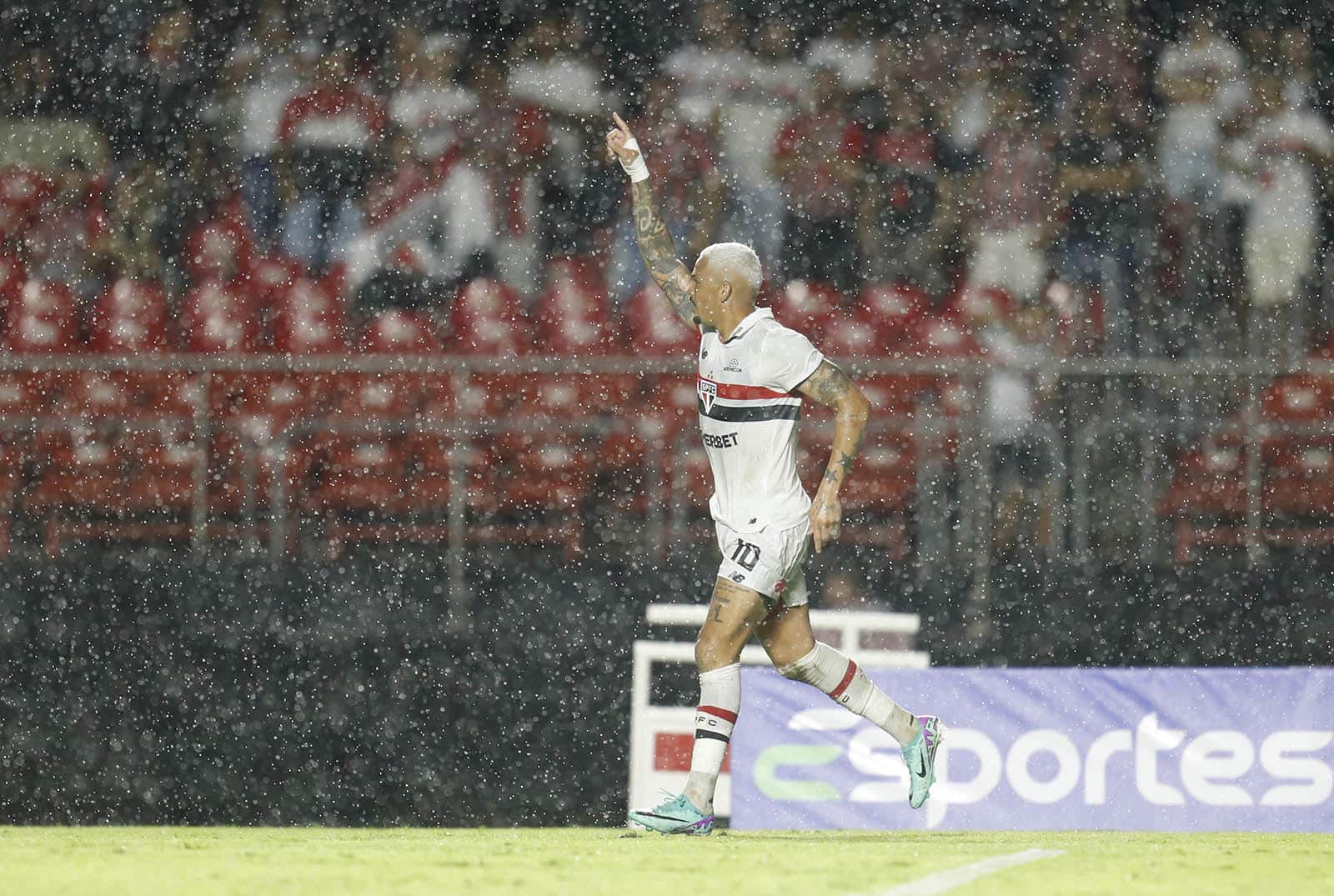 &lsquo;Meu desejo &eacute; continuar essa hist&oacute;ria por aqui&rsquo;: se depender dele, Luciano n&atilde;o sai mais&nbsp;do&nbsp;S&atilde;o&nbsp;Paulo