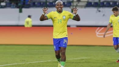 John Kennedy volta, e Fluminense ter&aacute; que encarar &lsquo;problema&rsquo; para encaix&aacute;-lo