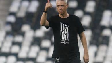 Tiago Nunes exp&otilde;e que jogadores do Botafogo pediram &lsquo;sequ&ecirc;ncia fora&rsquo; do time por carga emocional de 2023