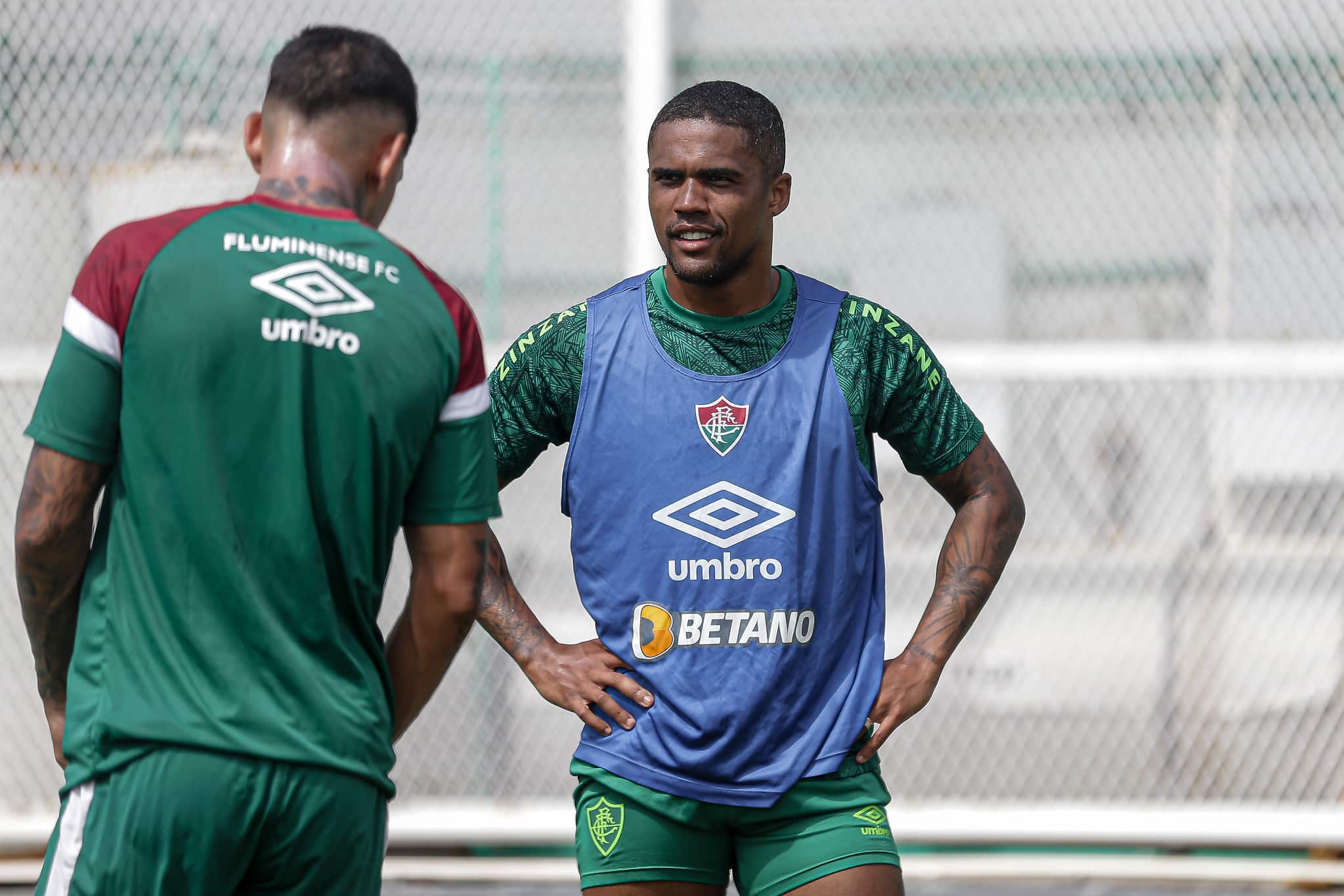 Fluminense define data de estreia de Douglas Costa