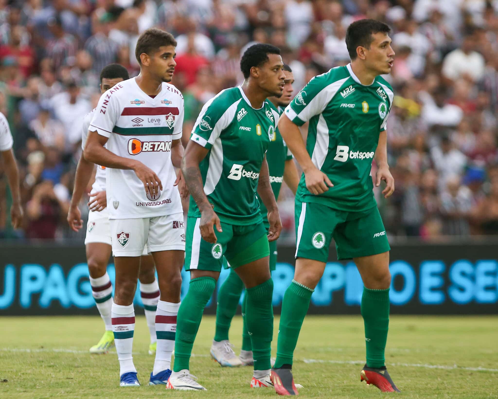 Fluminense joga mal, mas arranca empate com o Boavista e segue l&iacute;der invicto do Carioca