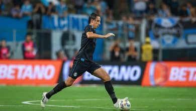 Geromel completa 10 anos de estreia no Gr&ecirc;mio em meio &agrave; discuss&atilde;o sobre titularidade e final de ciclo