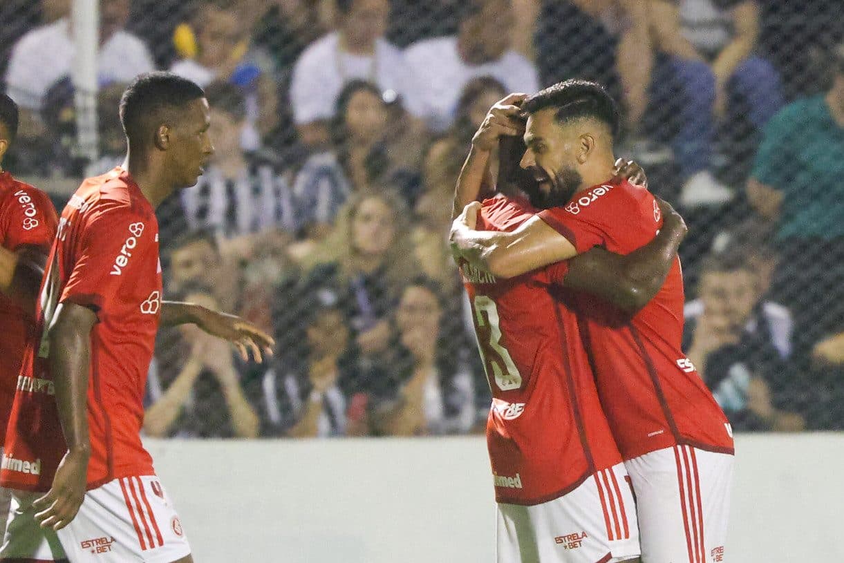 Com muita facilidade, Internacional bate o Santa Cruz e conquista primeira vit&oacute;ria fora de casa no Gauch&atilde;o