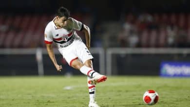 Moreira segue conselhos de Rafinha e vira candidato a titular na lateral direita do S&atilde;o Paulo