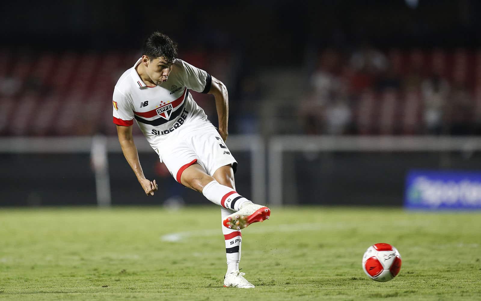 Moreira recusou o Vit&oacute;ria para ficar no S&atilde;o Paulo e d&aacute; passo para recuperar espa&ccedil;o