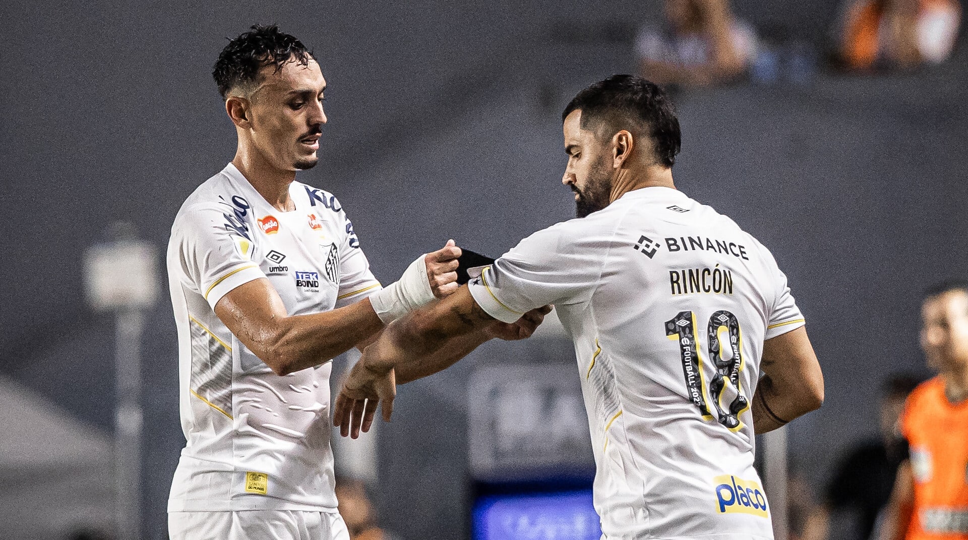Pituca e Rinc&oacute;n no Santos