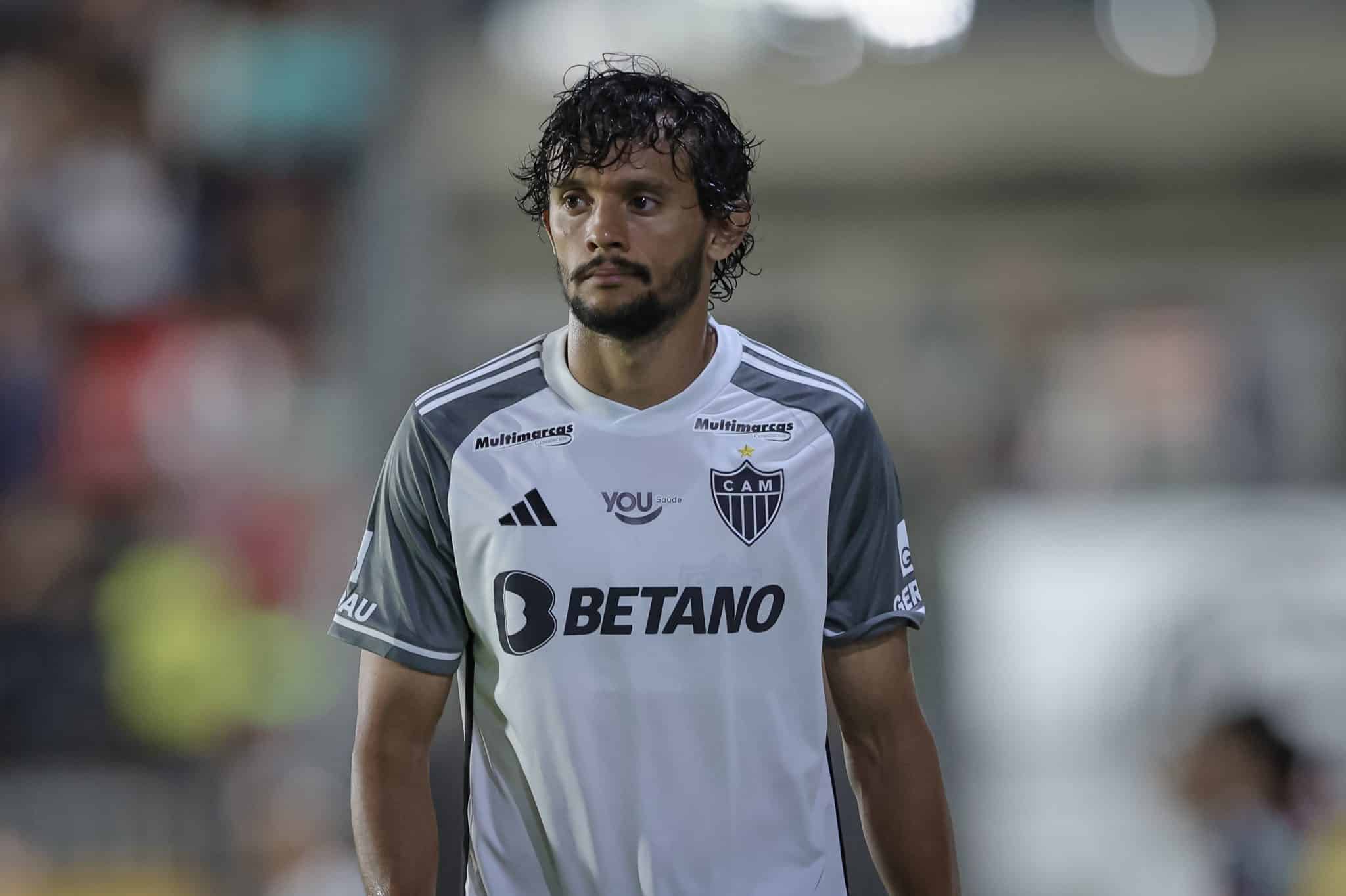 Ainda t&iacute;mido em campo, Scarpa soma minutos no Atl&eacute;tico-MG atuando na esquerda mesmo sem Zaracho