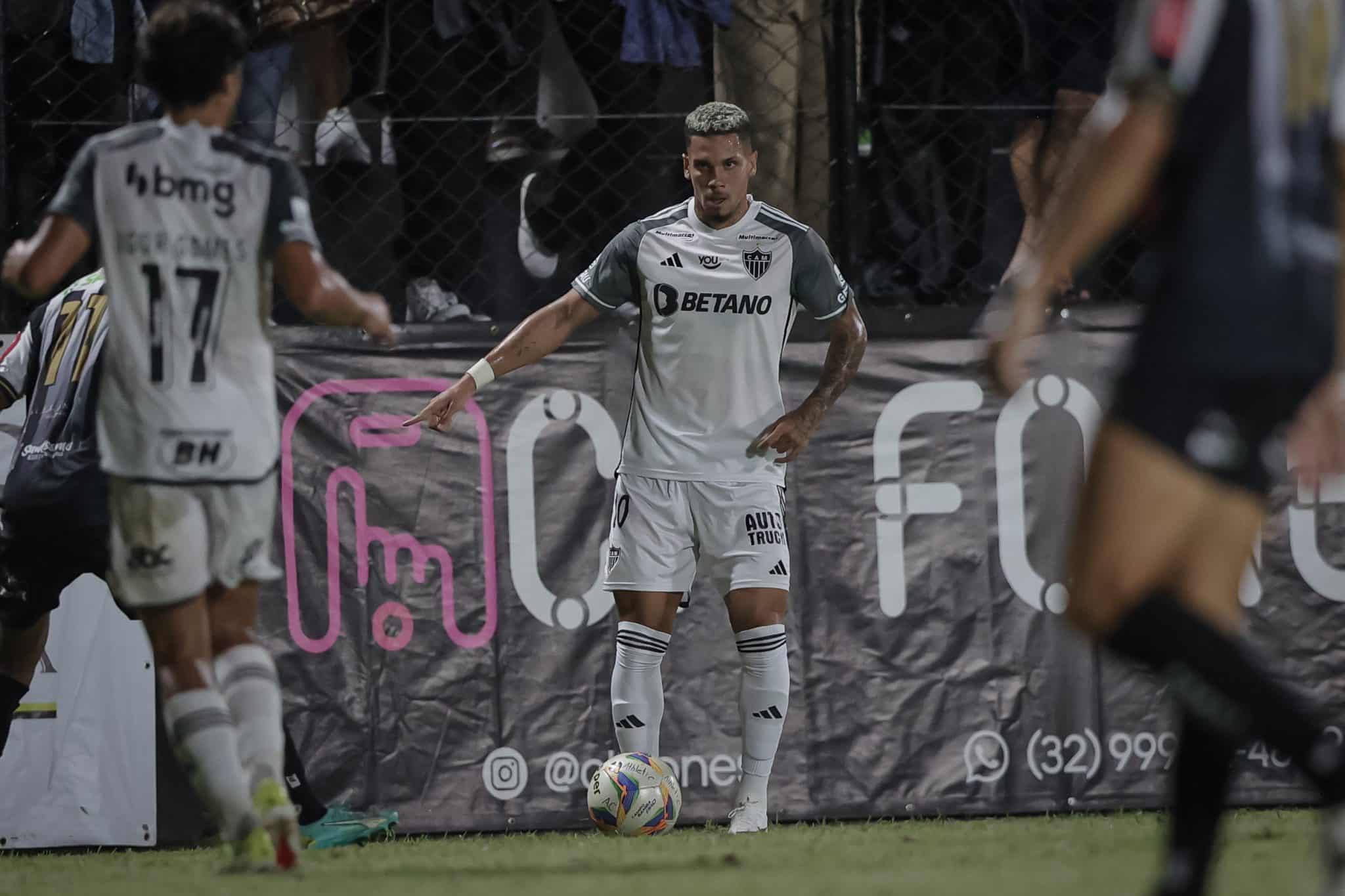 Em branco na temporada, Paulinho vai reencontrar clube que abriu a porteira para sua artilharia no Atl&eacute;tico-MG