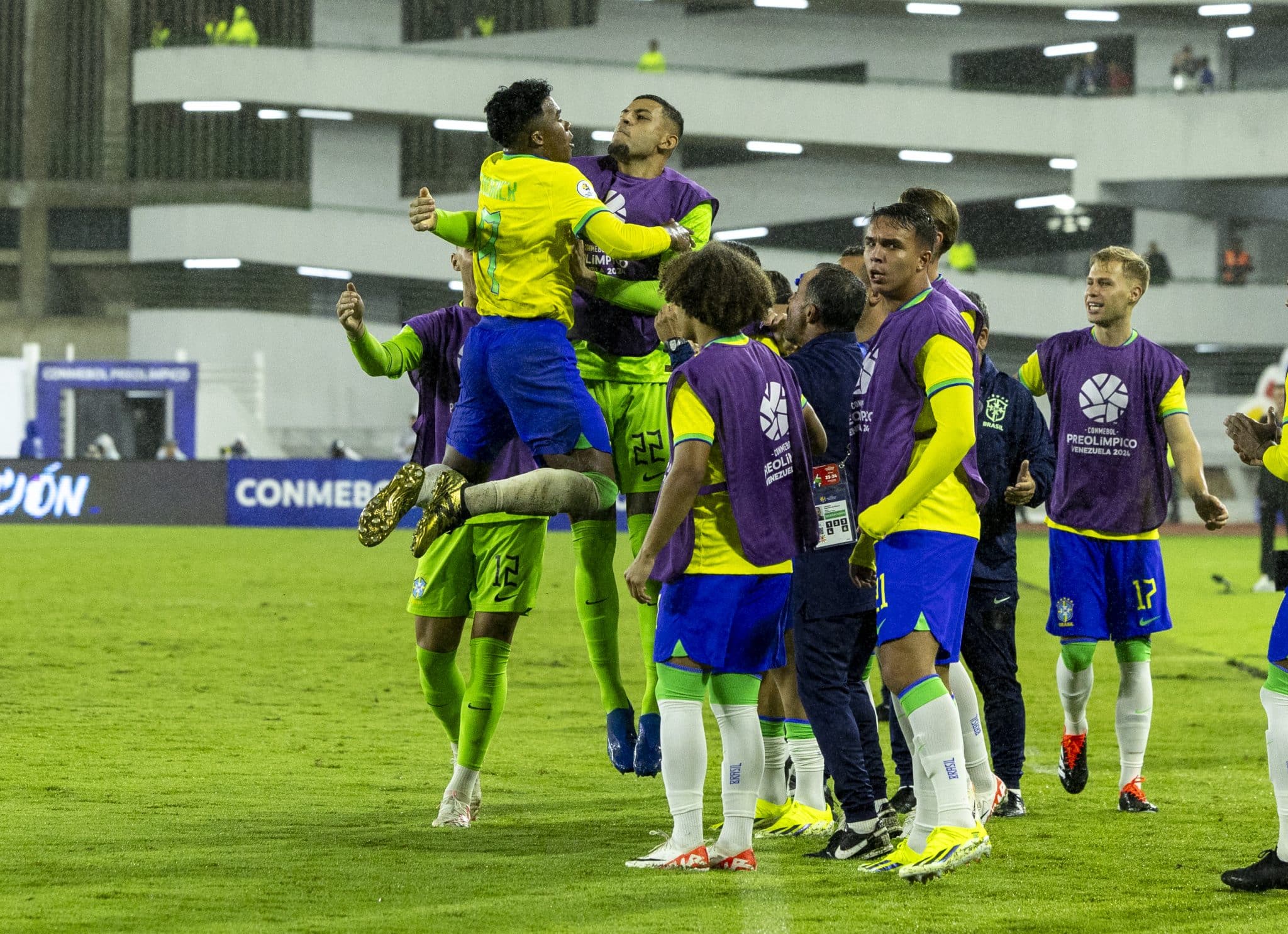 Biro e VAR salvam, Brasil vence a Venezuela na marra e se mant&eacute;m na luta por vaga nas Olimp&iacute;adas