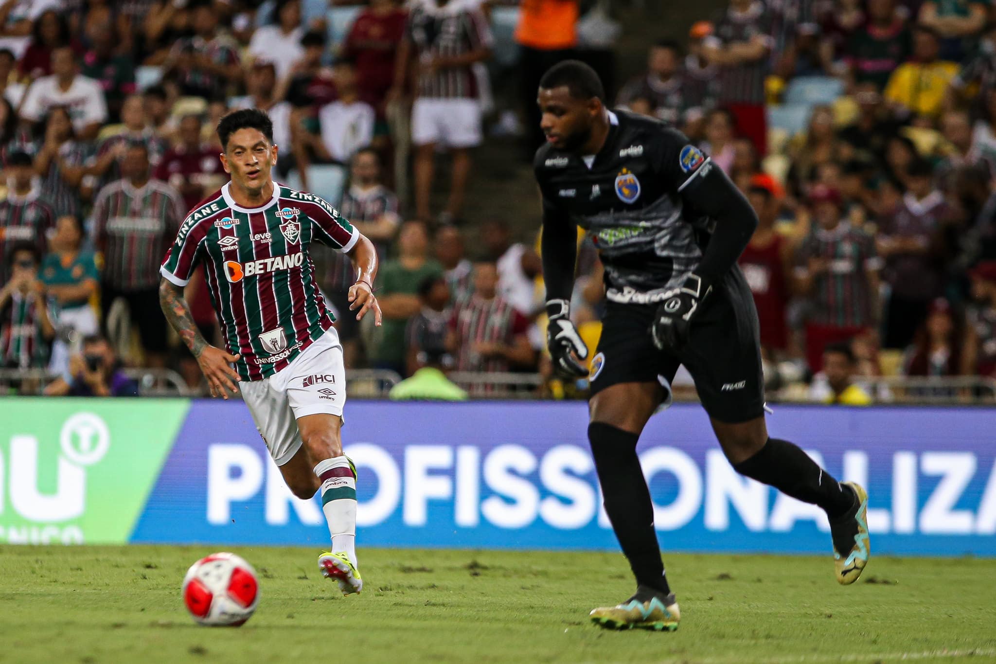 Cano parou tr&ecirc;s vezes em Leandro no primeiro tempo de Fluminense x Sampaio Corr&ecirc;a - Foto: Marcelo Gon&ccedil;alves/Fluminense FC