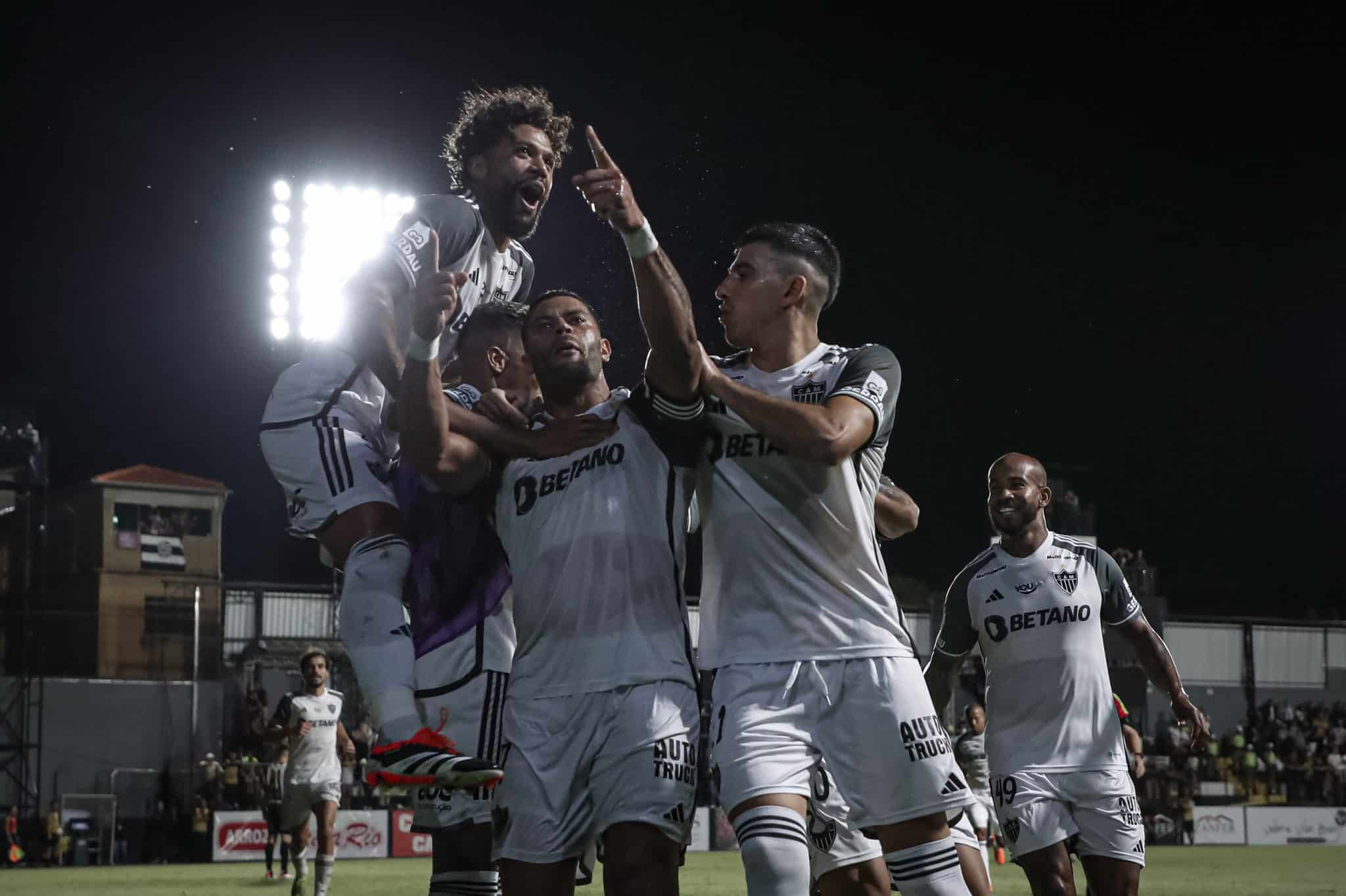 &Uacute;ltima vit&oacute;ria garantiu al&iacute;vio, mas Atl&eacute;tico-MG ainda entra em campo com dif&iacute;cil miss&atilde;o