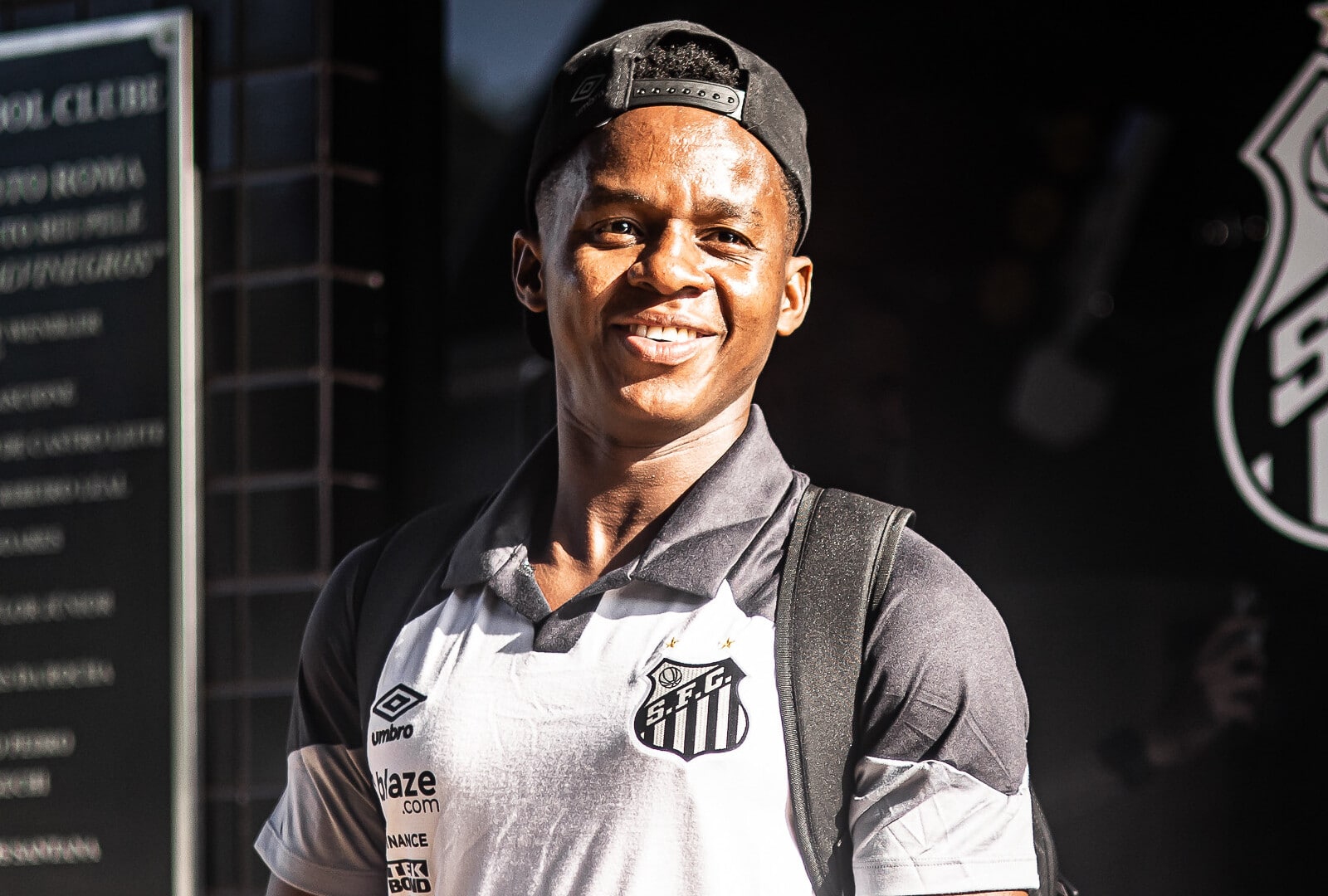 Ainda &agrave; espera de Giuliano, Carille j&aacute; adianta que Cazares ser&aacute; o 10 do Santos contra o Red Bull Bragantino