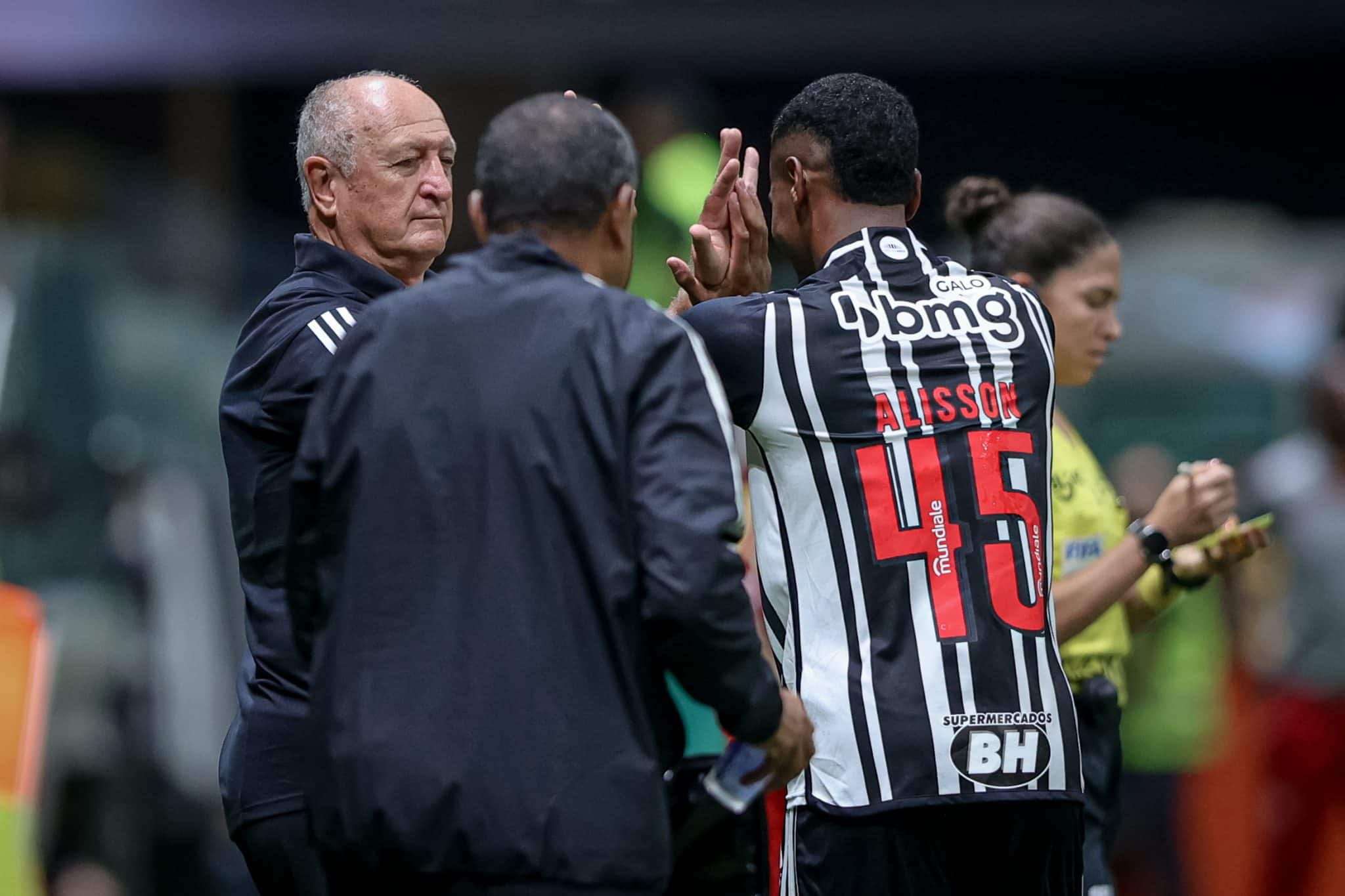 Precisar da sa&iacute;da de Pav&oacute;n para a entrada de Alisson explica bem como o Atl&eacute;tico-MG n&atilde;o sabe tratar a base