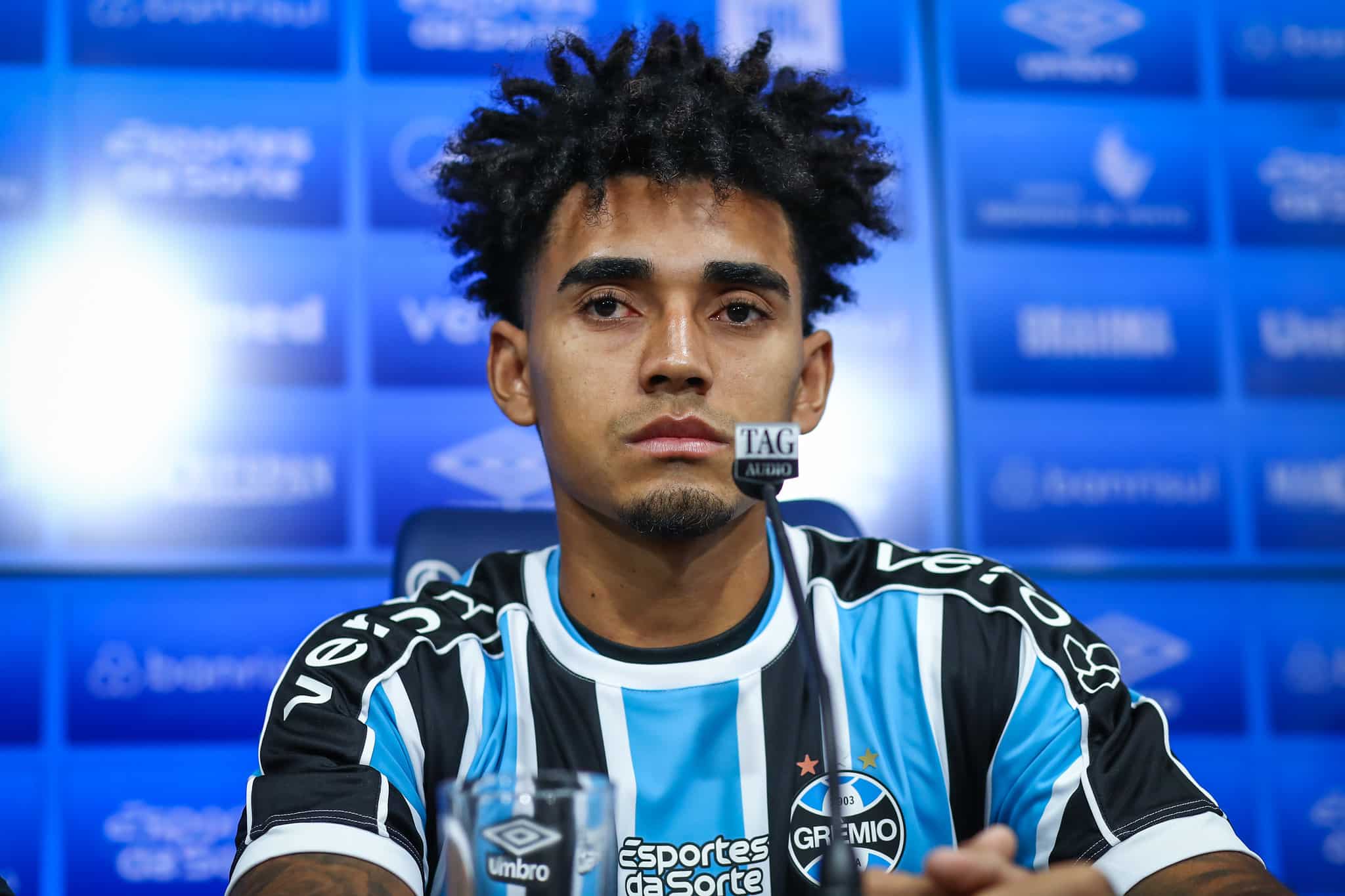 Du Queiroz mal chegou ao Gr&ecirc;mio, mas j&aacute; deixou claro que seu sonho &eacute; voltar &agrave; Europa