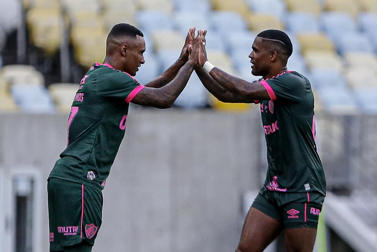 Refor&ccedil;os como Marquinhos e Douglas Costa ainda est&atilde;o t&iacute;midos no Fluminense - Foto: LUCAS MER&Ccedil;ON/FLUMINENSE FC