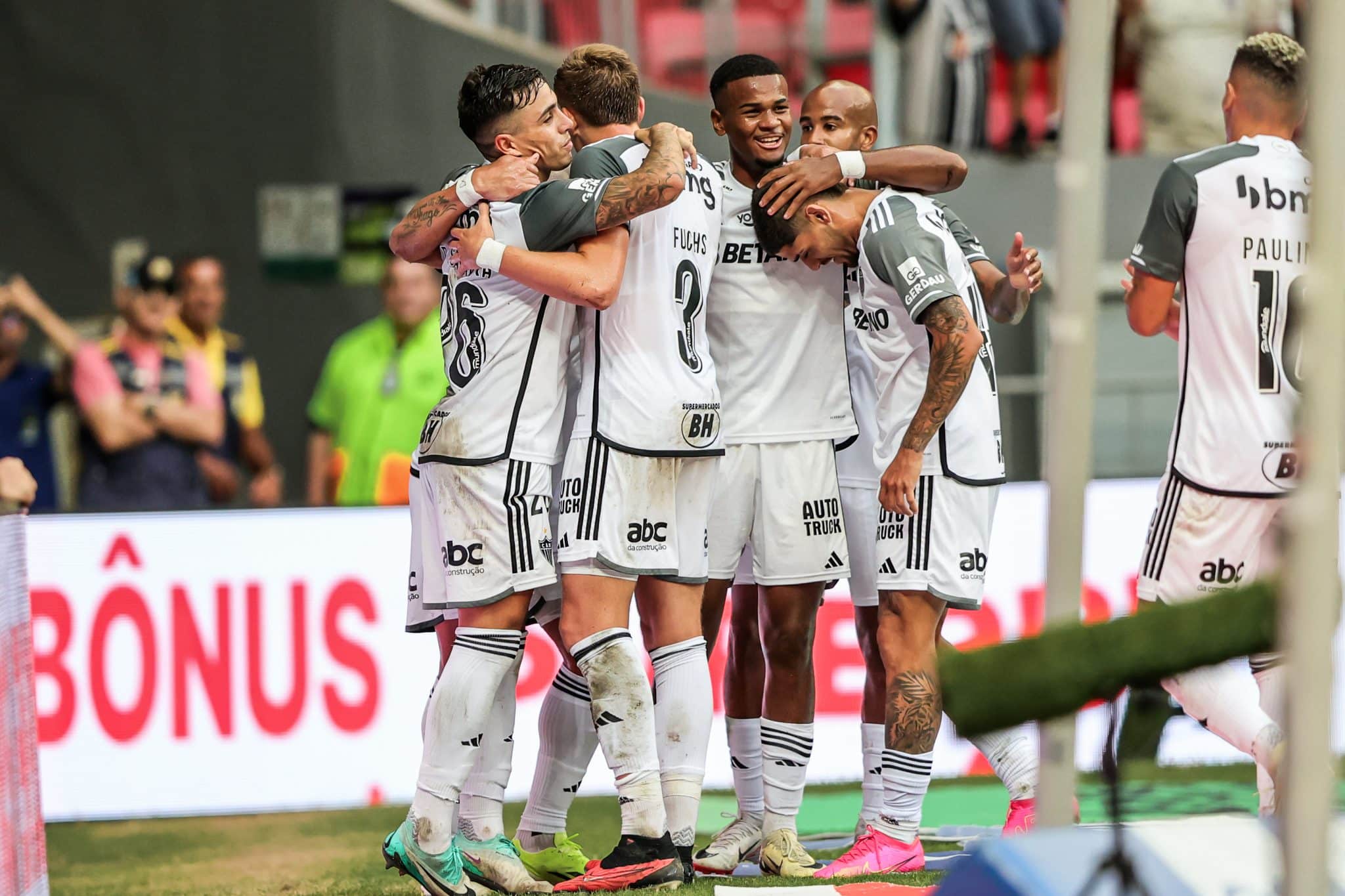 O futebol passa longe de ser simples, mas Felip&atilde;o tem tido a&ccedil;&otilde;es para complic&aacute;-lo mais no Atl&eacute;tico-MG