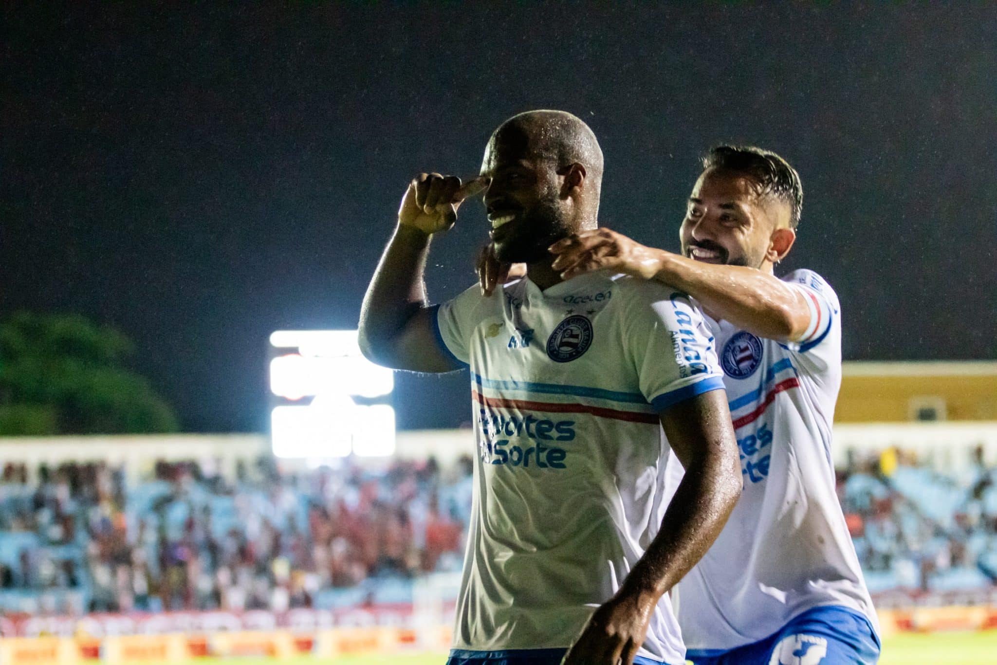 &Oacute;scar broca na estreia, e Bahia d&aacute; show contra Moto Club para se classificar na Copa do Brasil