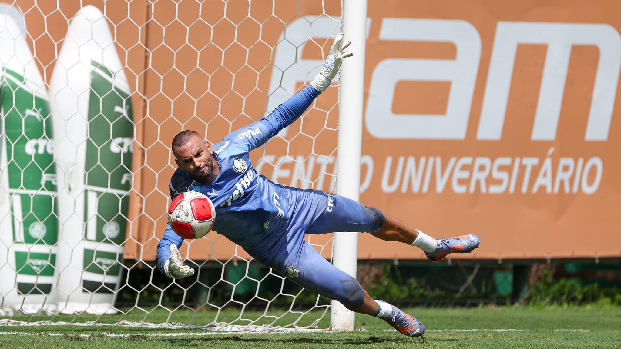 Em m&aacute; fase defendendo, Weverton tamb&eacute;m cai de produ&ccedil;&atilde;o na fase de constru&ccedil;&atilde;o de jogadas no Palmeiras