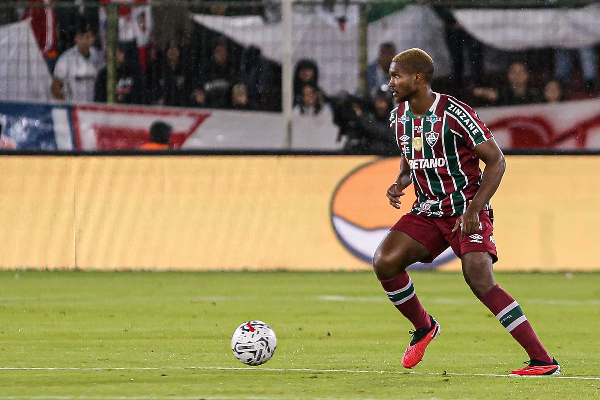 Marlon voltou ao Fluminense com status de titular, mas les&otilde;es lhe impediram de ter sequ&ecirc;ncia - Foto: MARCELO GON&Ccedil;ALVES / FLUMINENSE FC