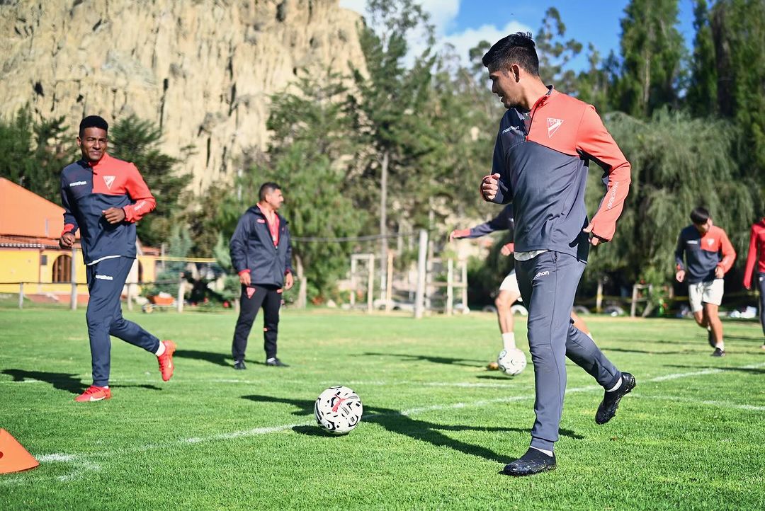 Futebol nas nuvens: o que muda (de verdade) em jogar no est&aacute;dio 4 mil metros acima do mar da Libertadores