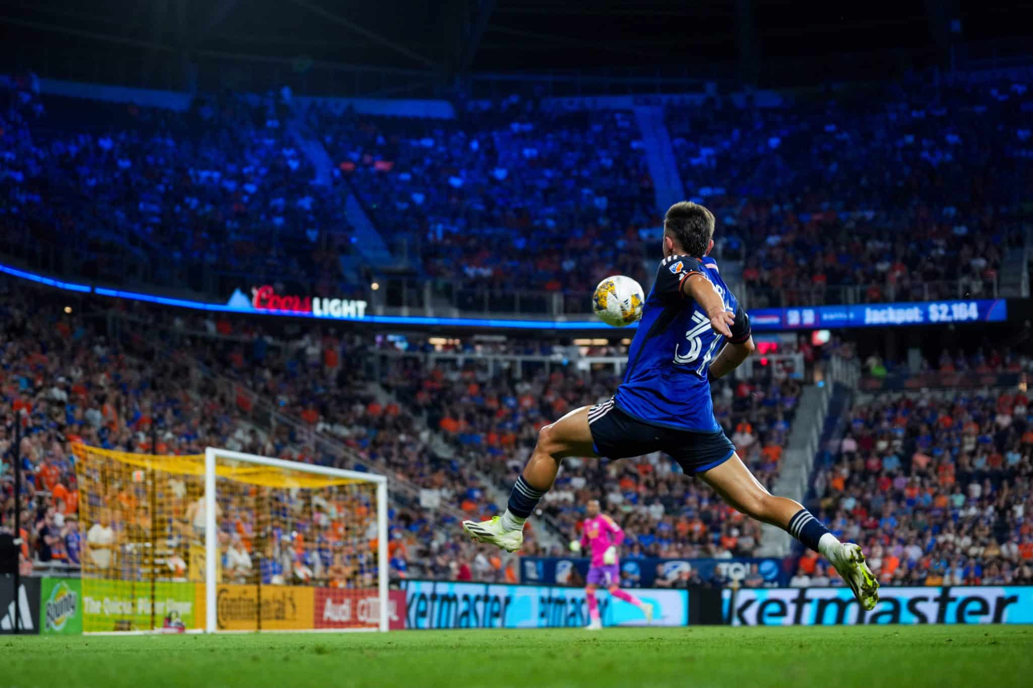 &Aacute;lvaro Barreal &eacute; um jogador vers&aacute;til, que pode ser &uacute;til em diversas situa&ccedil;&otilde;es de jogo