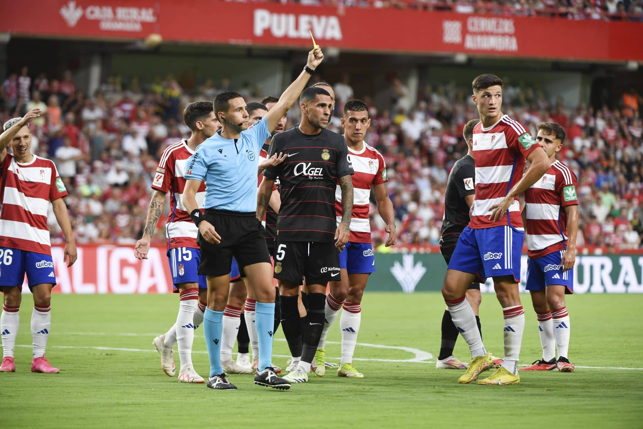 &Aacute;rbitro do desastroso Real Madrid x Almer&iacute;a n&atilde;o ficou dez dias na geladeira
