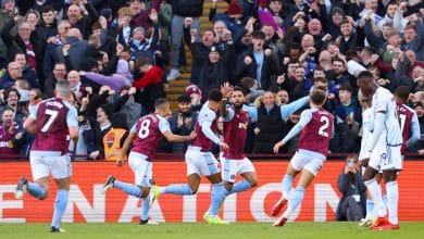 Aston Villa amea&ccedil;a construir goleada, leva susto, mas vence Nottingham Forest sem maiores problemas