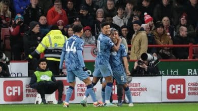 Aston Villa passeia no primeiro tempo, tira o p&eacute; no segundo e goleia o Sheffield na Premier League