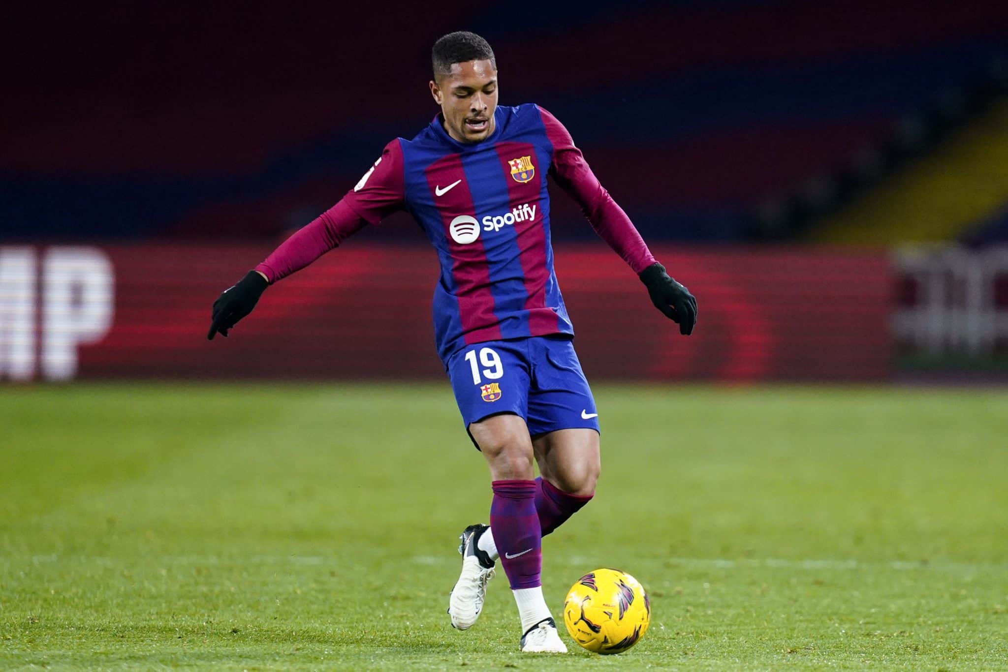 &lsquo;Voc&ecirc;s o mataram antes dele come&ccedil;ar&rsquo;: Deco desabafa sobre rela&ccedil;&atilde;o da m&iacute;dia com Vitor Roque