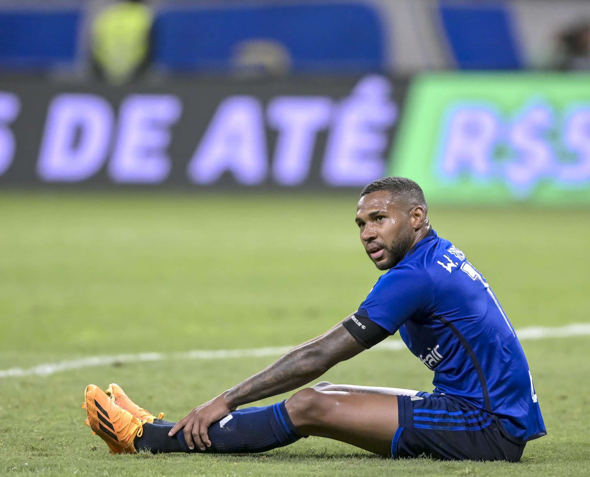 Deficit&aacute;ria financeiramente, sa&iacute;da de Wesley do Cruzeiro evita preju&iacute;zo ainda maior