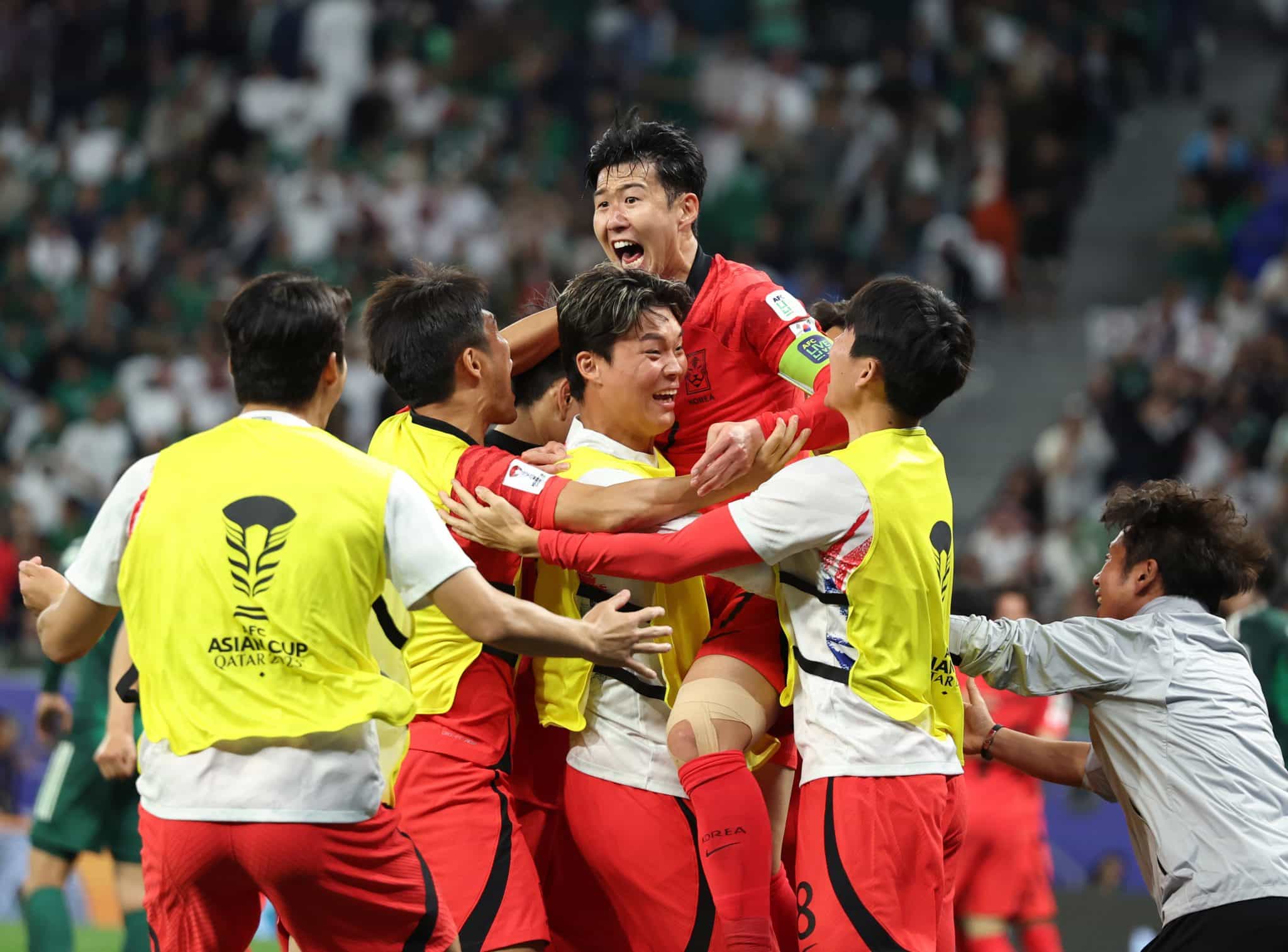 Son se nega a ir embora, resolve o jogo com gola&ccedil;o e Coreia do Sul elimina Austr&aacute;lia em prorroga&ccedil;&atilde;o emocionante