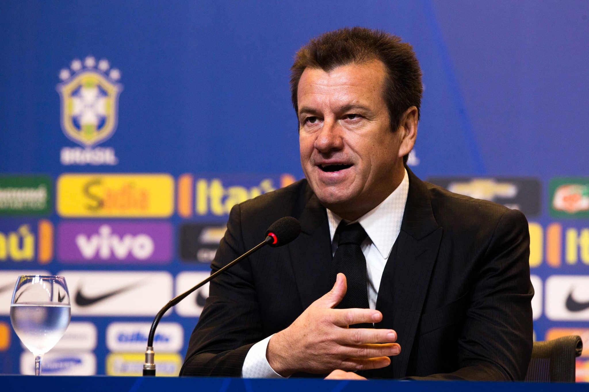 &lsquo;Se preparou 10 anos e fez igual eu&rsquo;: Dunga ataca trabalho de Tite na Sele&ccedil;&atilde;o e coloca at&eacute; m&atilde;e na conversa