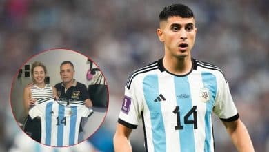 Primeiro, a camisa, agora, a medalha: ex-mulher de Palacios decide vender itens usados pelo atleta na Copa