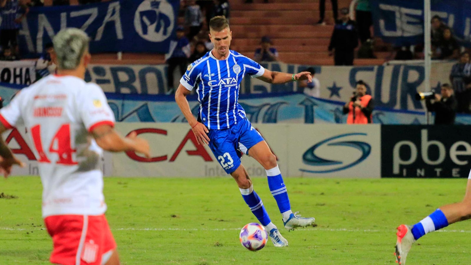 Olhar sul-americano: veja quatro defensores pouco badalados que se destacam mundo afora