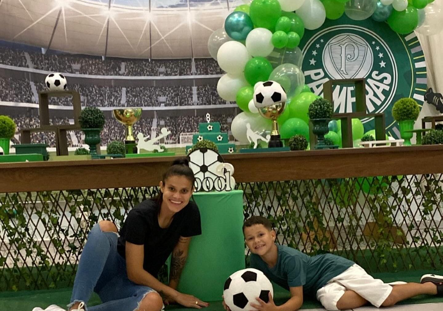 &lsquo;Realizei um dos sonhos do meu filho&rsquo;: conhe&ccedil;a Isadora Amaral, meia do Palmeiras que foi m&atilde;e na adolesc&ecirc;ncia