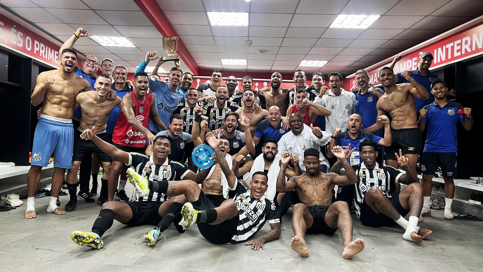 Santos pode sonhar com o t&iacute;tulo do Paulist&atilde;o? Carille e jogadores mandam recado &agrave; torcida e concorrentes