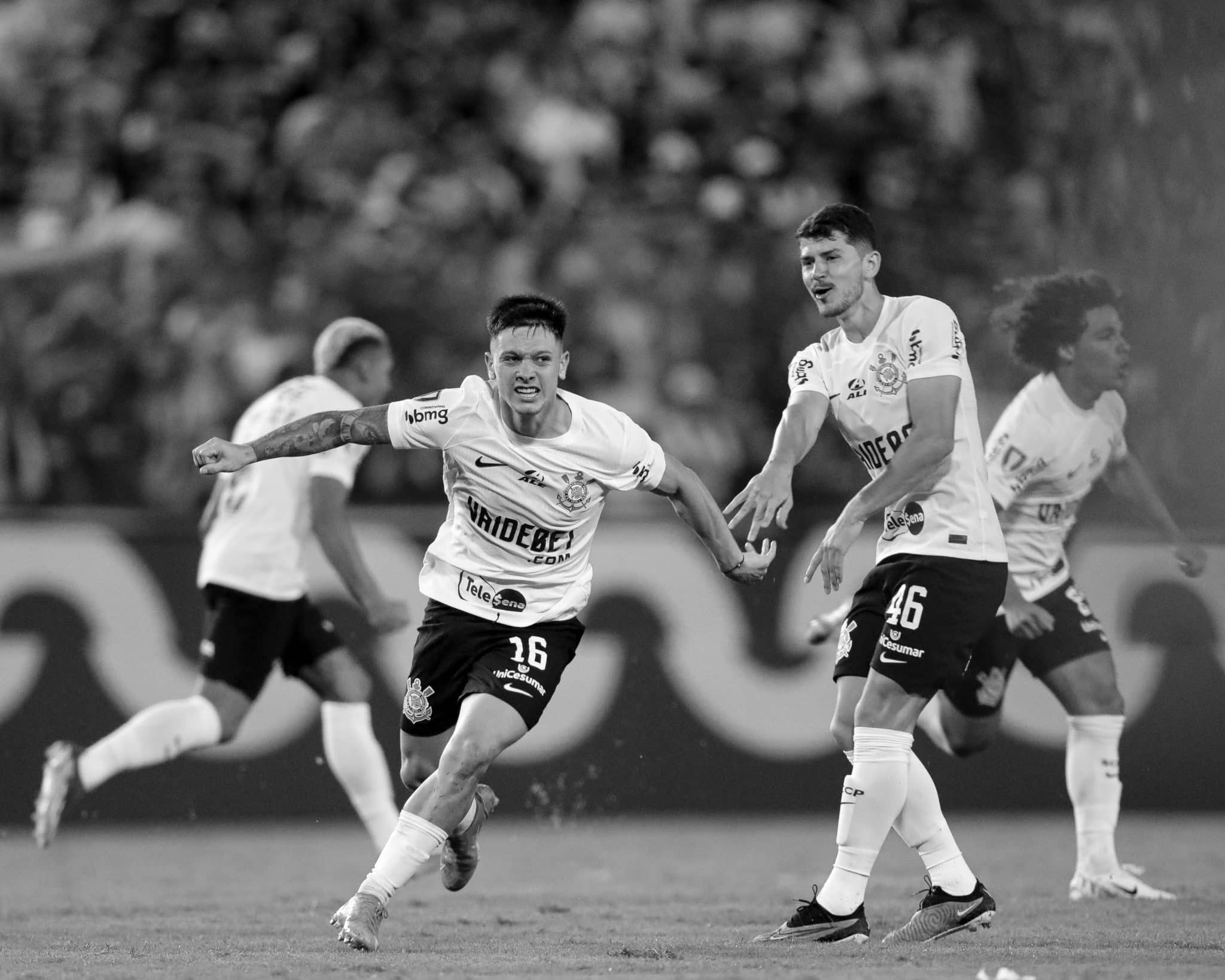 Gol de Garro entrou na hist&oacute;ria do d&eacute;rbi, enganou at&eacute; companheiros e mostra como Corinthians precisava dele