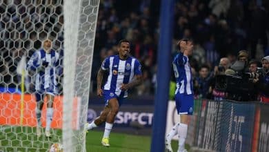 Gola&ccedil;o de Galeno nos acr&eacute;scimos faz Porto superar Arsenal ap&oacute;s jogo morno nas oitavas da Champions