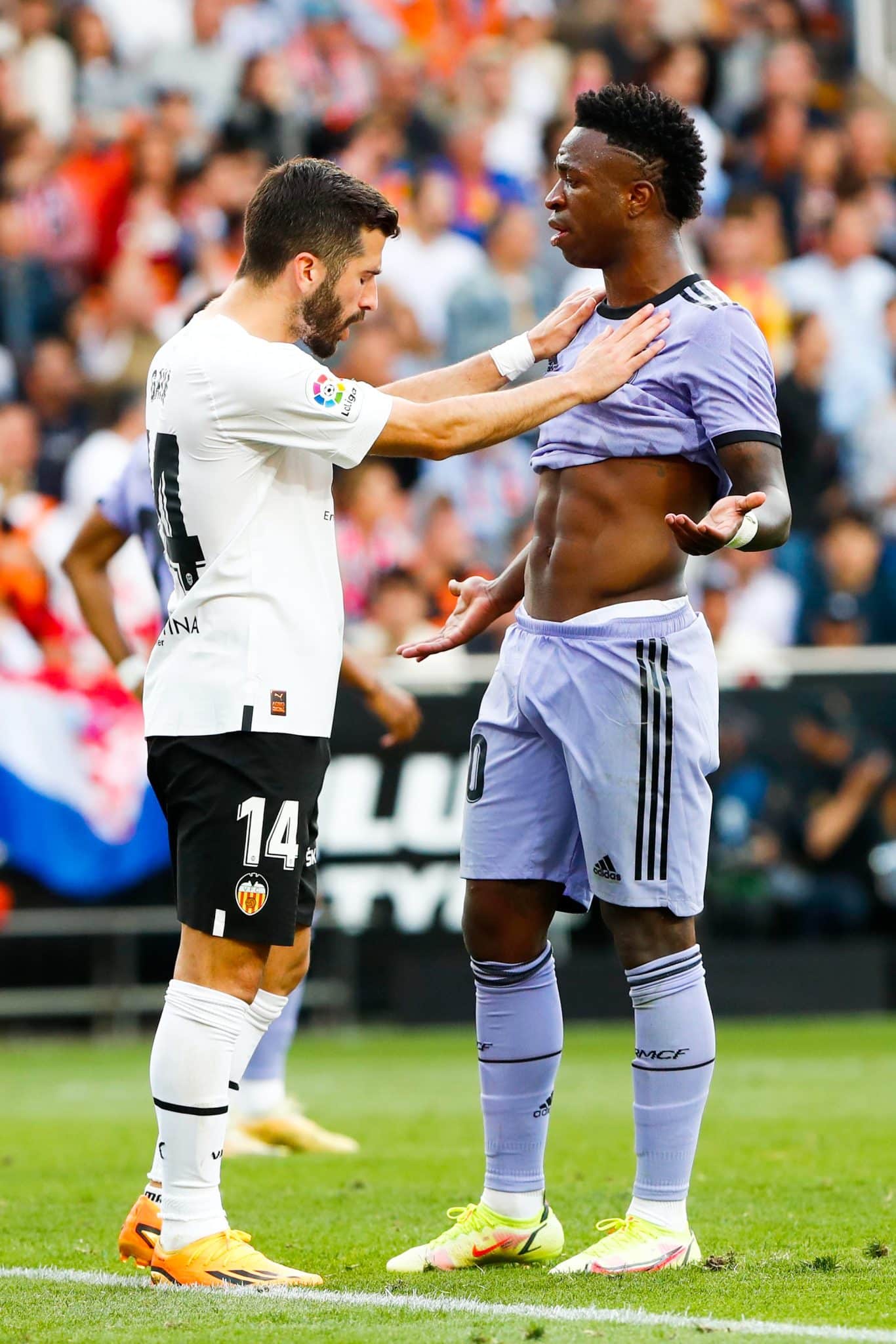 &lsquo;Torcedores do Valencia n&atilde;o s&atilde;o racistas&rsquo;: Gaya volta a defender o indefens&aacute;vel ap&oacute;s caso Vini Jr